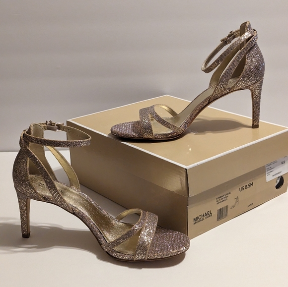 Michael Kors Glitter Mesh Sandal. Color Sand. Size: 8.5 - Picture 3 of 7